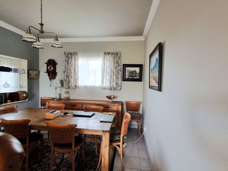 Beautiful, spacious 3 Bed, 2 Bath Apartment- Denlee - Photo 3