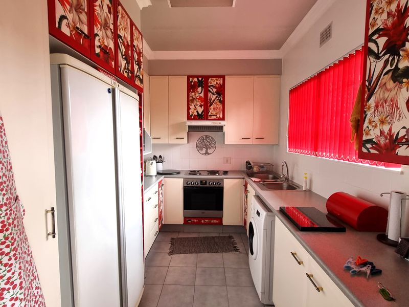 Beautiful, spacious 3 Bed, 2 Bath Apartment- Denlee - Photo 9