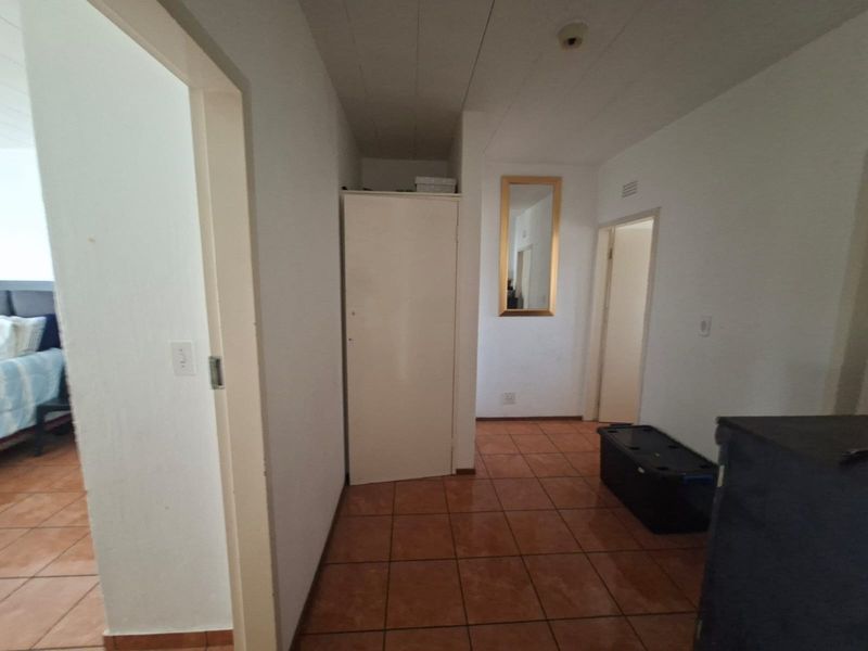 SPACIOUS GROUND FLOOR CORNER FLAT / APARTMENT IN NEAT COMPLEX, LEWISHAM - Photo 10