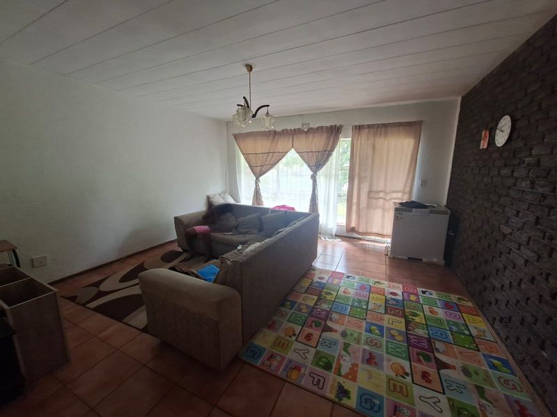 SPACIOUS GROUND FLOOR CORNER FLAT / APARTMENT IN NEAT COMPLEX, LEWISHAM - Photo 9