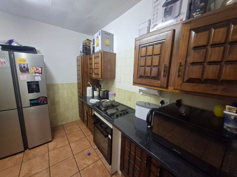 SPACIOUS GROUND FLOOR CORNER FLAT / APARTMENT IN NEAT COMPLEX, LEWISHAM - Photo 6