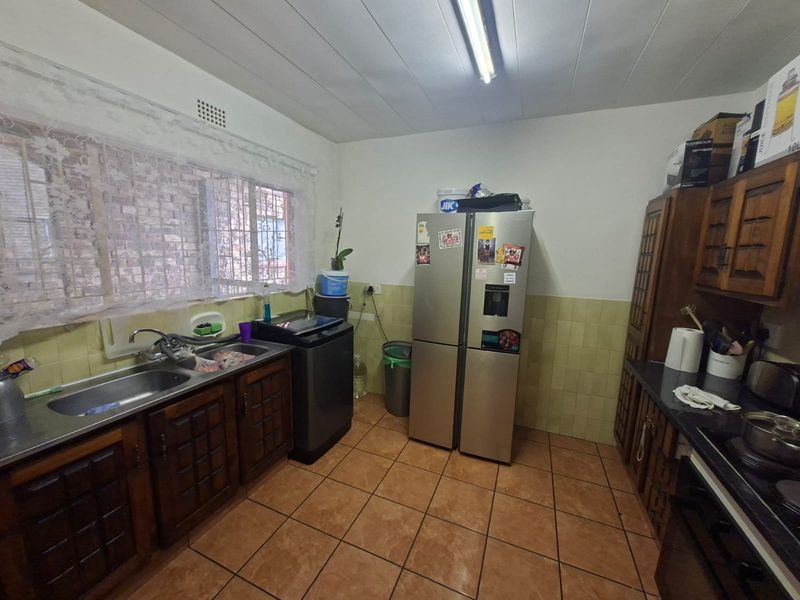 SPACIOUS GROUND FLOOR CORNER FLAT / APARTMENT IN NEAT COMPLEX, LEWISHAM - Photo 7