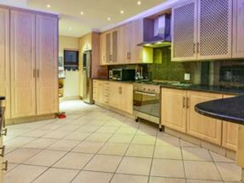 LUXURY 4 Bedroom 3 Bathroom Home in TOP CLASS BUSHWILLOW PARK ESTATE CALL SURAIYA & ALADDIN - Photo 10