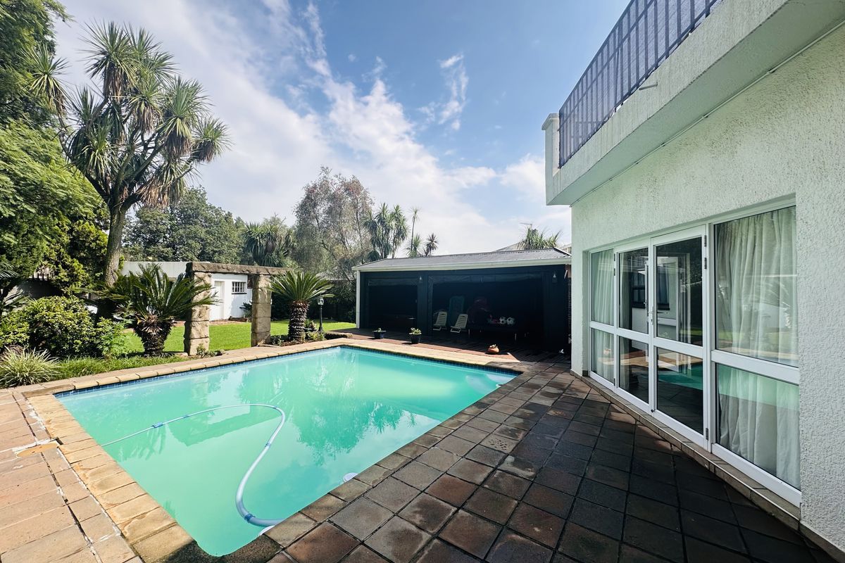 Exquisite Double-Story Home with Golf Course Views! - Photo 3