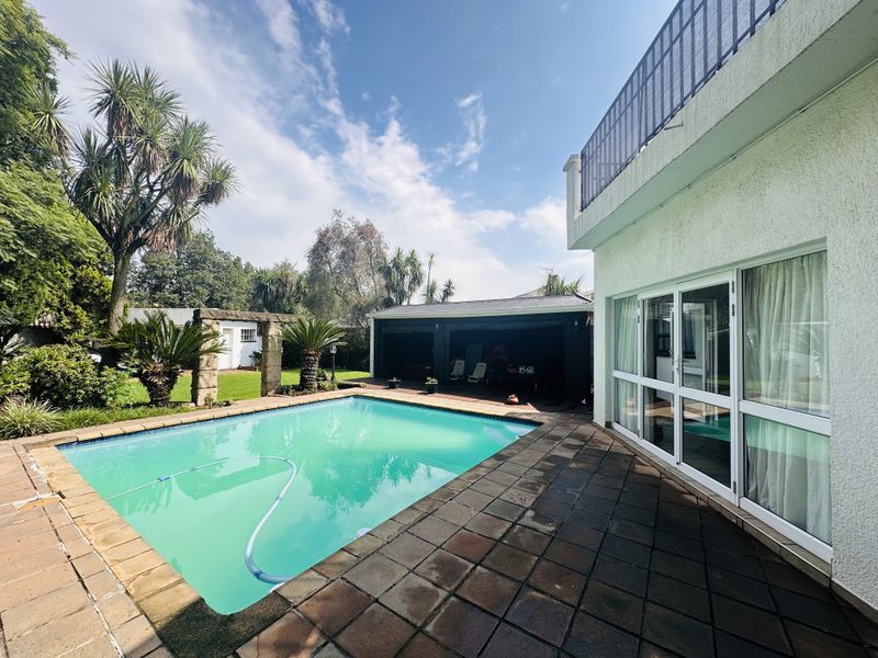 Exquisite Double-Story Home with Golf Course Views! - Photo 3