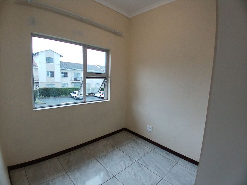 Morden 3-Bedroom Apartment in Beacon BAY - Photo 10