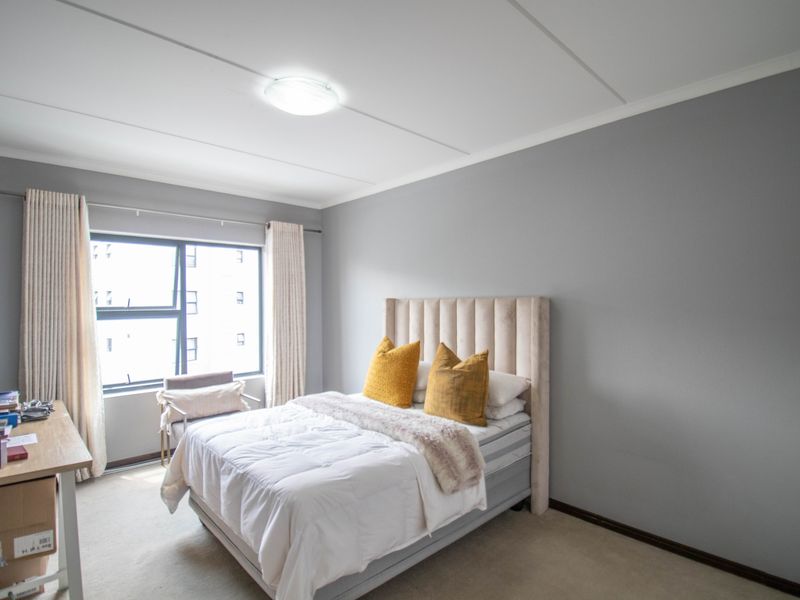 Stunning apartment for sale in Erand Gardens, Midrand—modern living in a prime location! - Photo 7