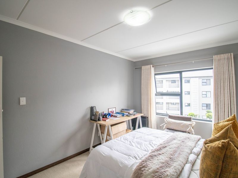 Stunning apartment for sale in Erand Gardens, Midrand—modern living in a prime location! - Photo 8