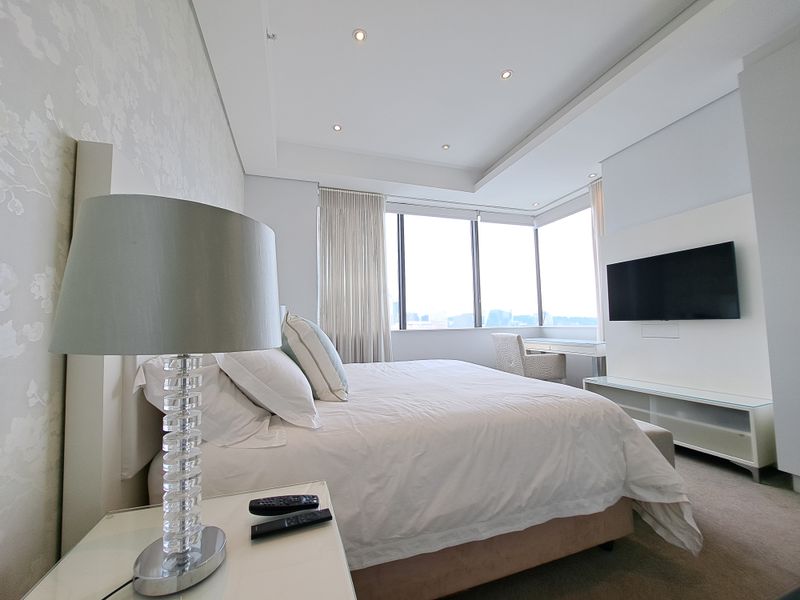 furnished 2-bedroom apartment in Sandton Skye - Photo 9
