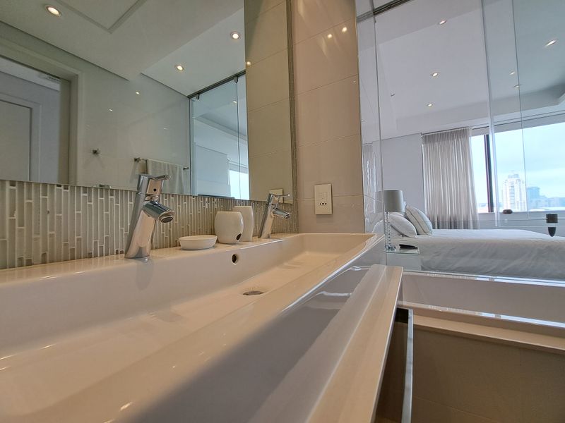 furnished 2-bedroom apartment in Sandton Skye - Photo 8