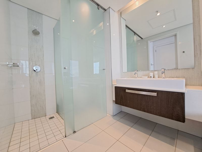 furnished 2-bedroom apartment in Sandton Skye - Photo 6