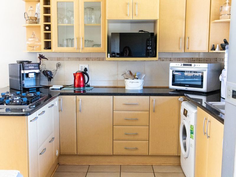 Stylish Coastal Retreat – Move-In Ready! - Photo 3