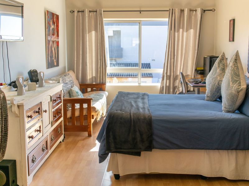 Stylish Coastal Retreat – Move-In Ready! - Photo 7