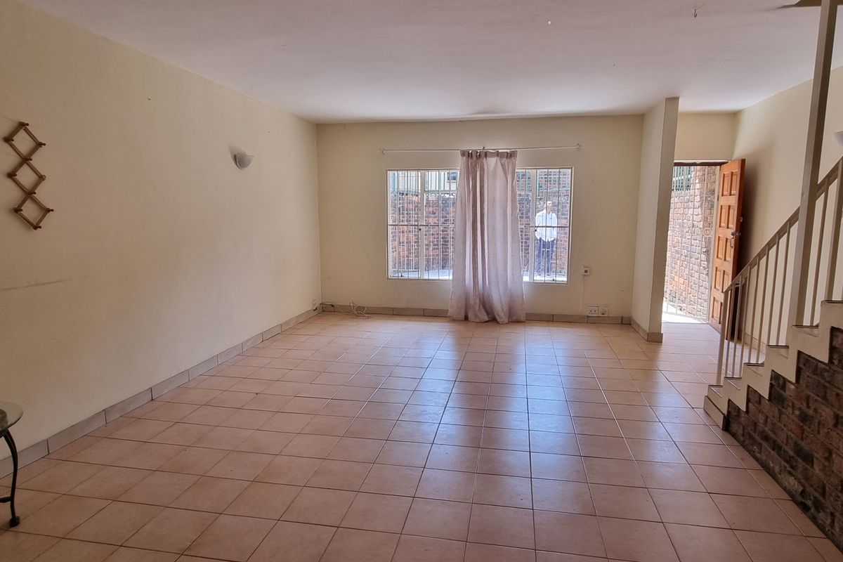 Great find in good location! - Photo 2