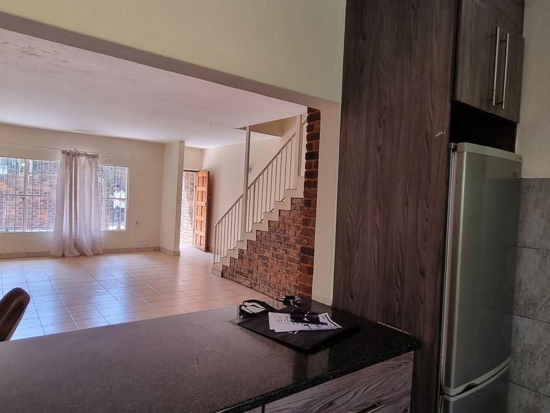 Great find in good location! - Photo 5