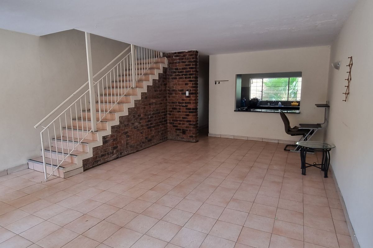 Great find in good location! - Photo 3