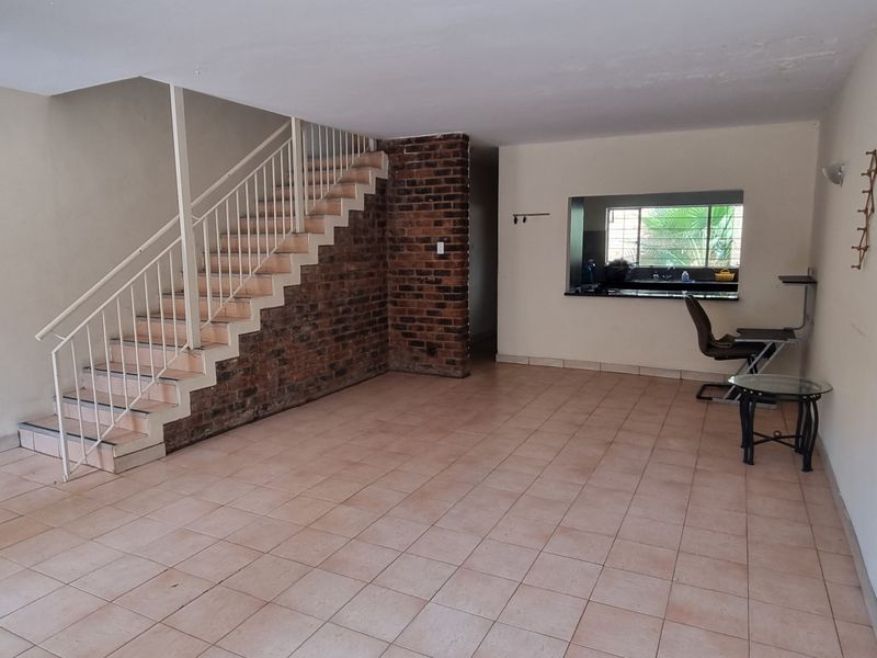 Great find in good location! - Photo 3