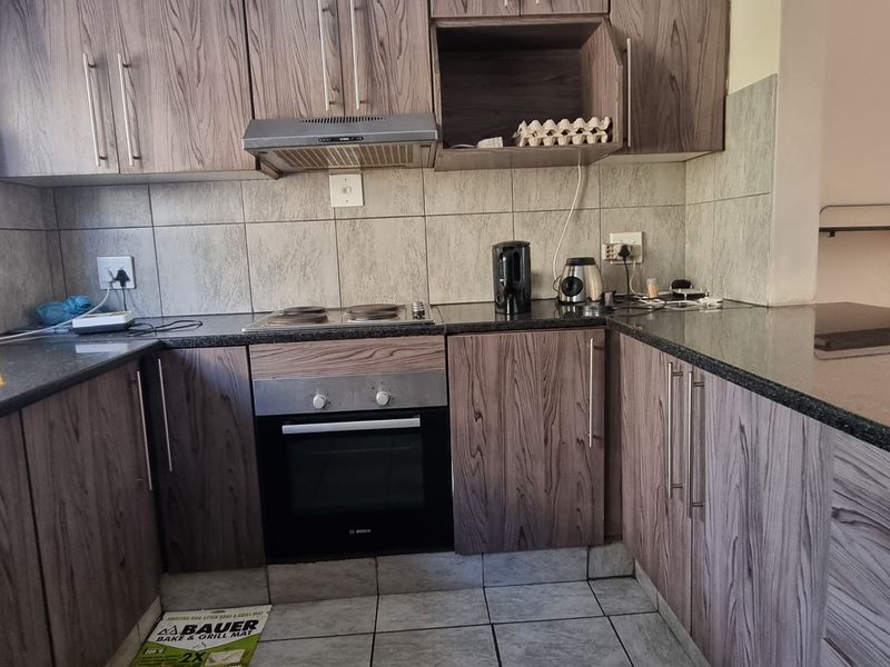 Great find in good location! - Photo 6