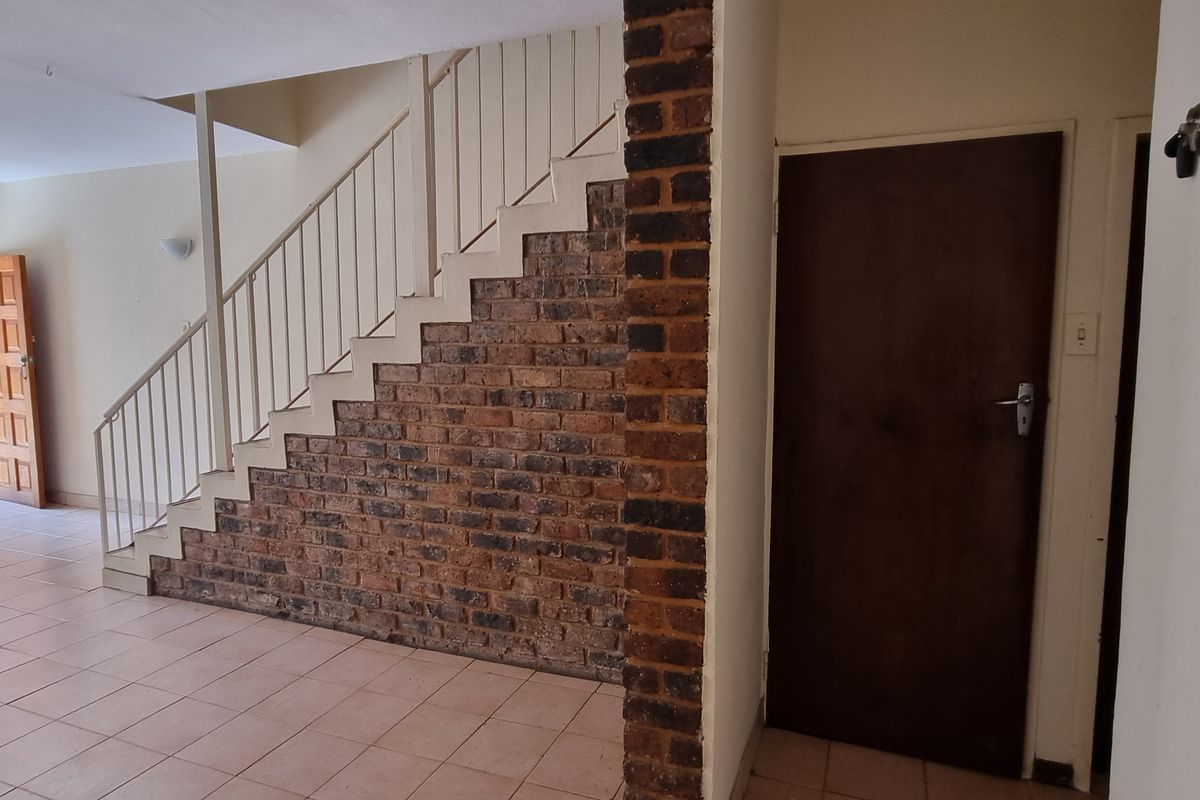 Great find in good location! - Photo 4