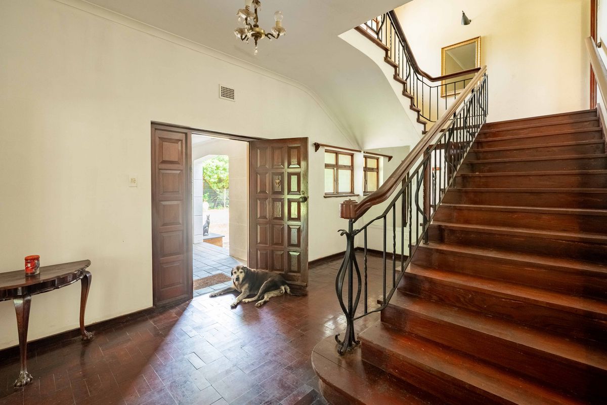 Timeless Elegance Meets Countryside Charm – A Working Farm with Endless Possibilities - Photo 2