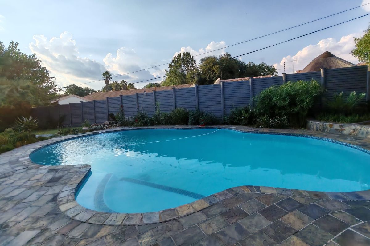 3 Bedroom House for Sale Sasolburg Ext 11 - Photo 2