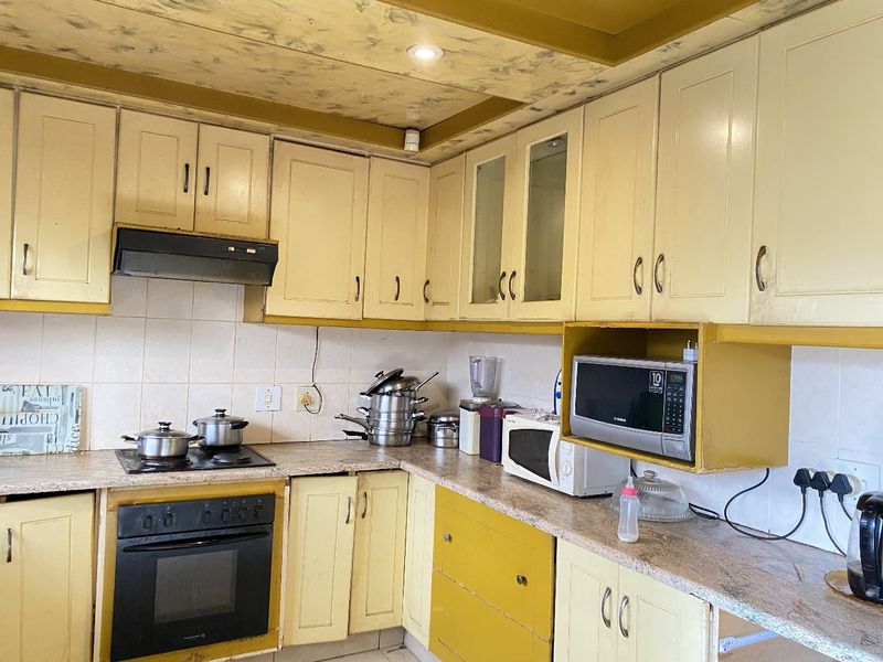 3-Bedroom Home in Prime Location - Photo 6