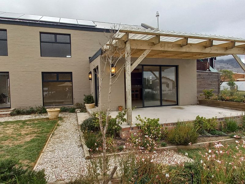 Light and Modern 3 Bedroom House in Pringle Bay for Sale - Photo 3