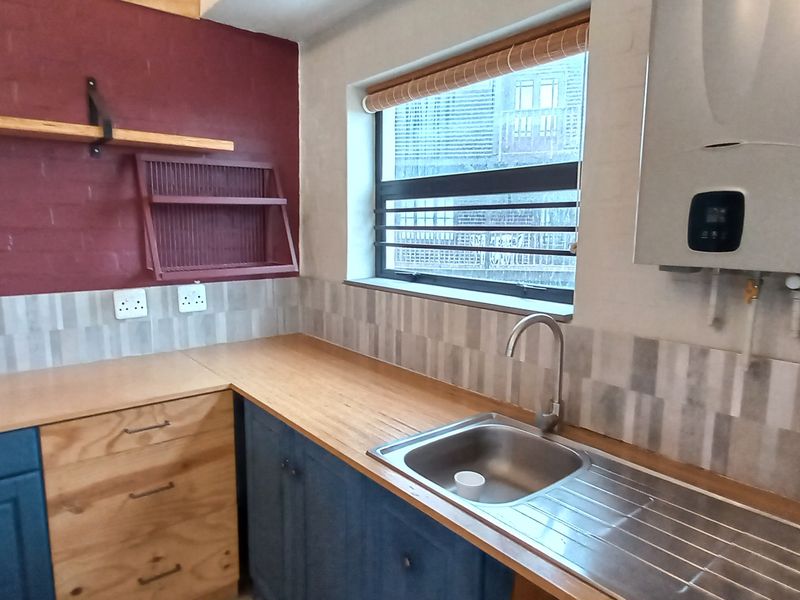 Light and Modern 3 Bedroom House in Pringle Bay for Sale - Photo 9