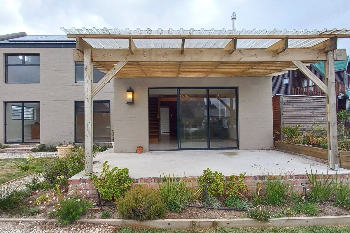 Light and Modern 3 Bedroom House in Pringle Bay for Sale - Photo 2