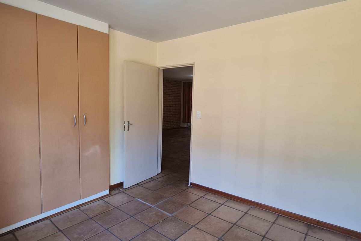 Charming Two Bedroom Townhouse for sale in New Town, Louis Trichardt - Photo 5