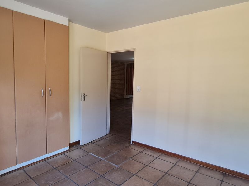 Charming Two Bedroom Townhouse for sale in New Town, Louis Trichardt - Photo 5