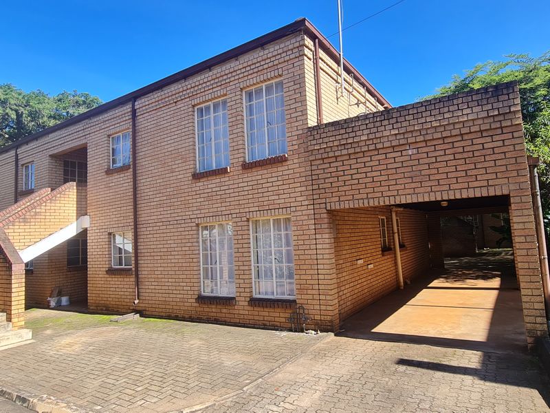 Charming Two Bedroom Townhouse for sale in New Town, Louis Trichardt - Photo 9