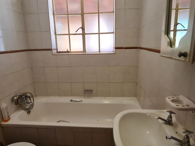 Charming Two Bedroom Townhouse for sale in New Town, Louis Trichardt - Photo 8
