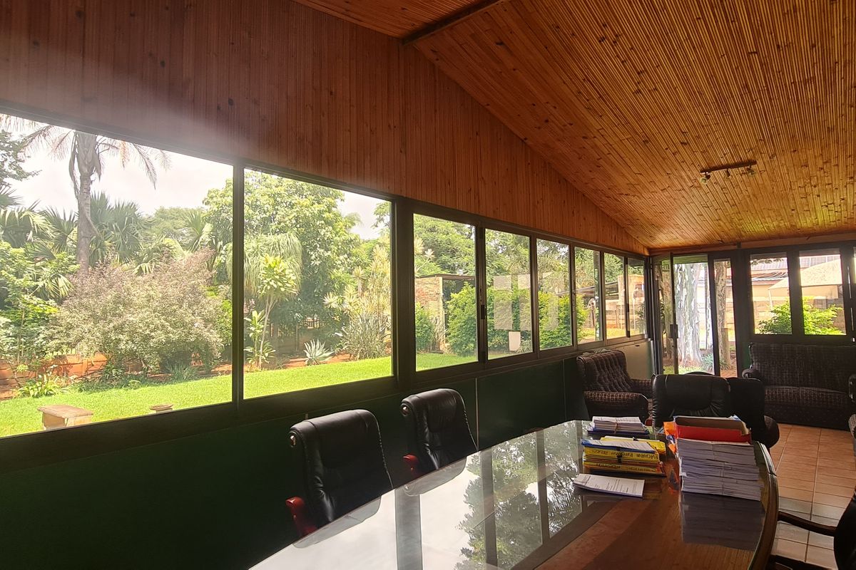 Delightful 3 Bedroom House for sale in CBD, Louis Trichardt - Photo 3