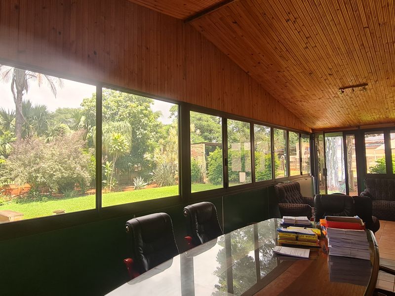 Delightful 3 Bedroom House for sale in CBD, Louis Trichardt - Photo 3