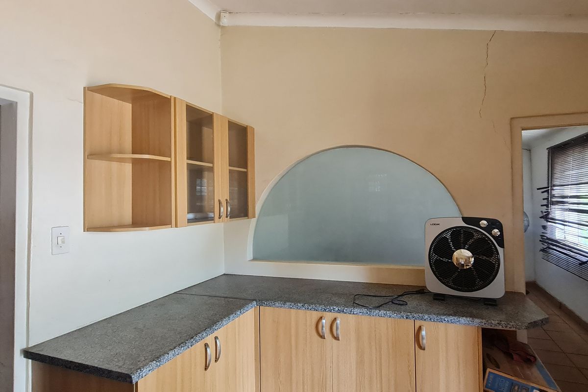 Delightful 3 Bedroom House for sale in CBD, Louis Trichardt - Photo 5