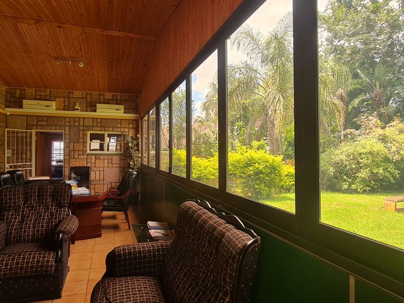 Delightful 3 Bedroom House for sale in CBD, Louis Trichardt - Photo 2