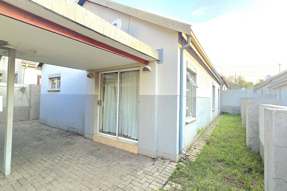 Spacious 3-Bedroom House with 2 Bathrooms, Double Garage in Secure Estate. - Photo 2