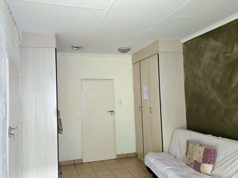 Spacious 3-Bedroom House with 2 Bathrooms, Double Garage in Secure Estate. - Photo 10