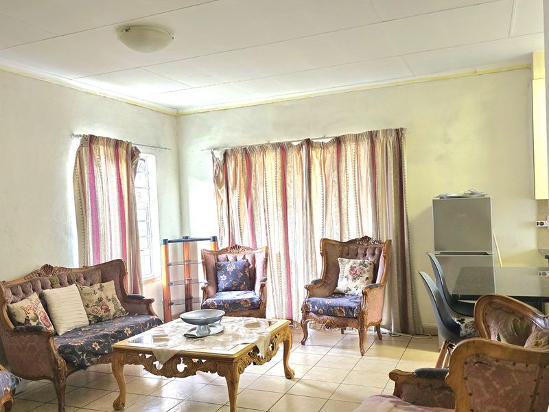 Spacious 3-Bedroom House with 2 Bathrooms, Double Garage in Secure Estate. - Photo 9