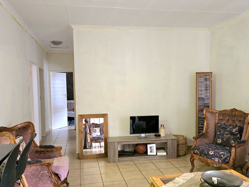 Spacious 3-Bedroom House with 2 Bathrooms, Double Garage in Secure Estate. - Photo 8