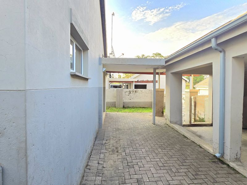 Spacious 3-Bedroom House with 2 Bathrooms, Double Garage in Secure Estate. - Photo 4