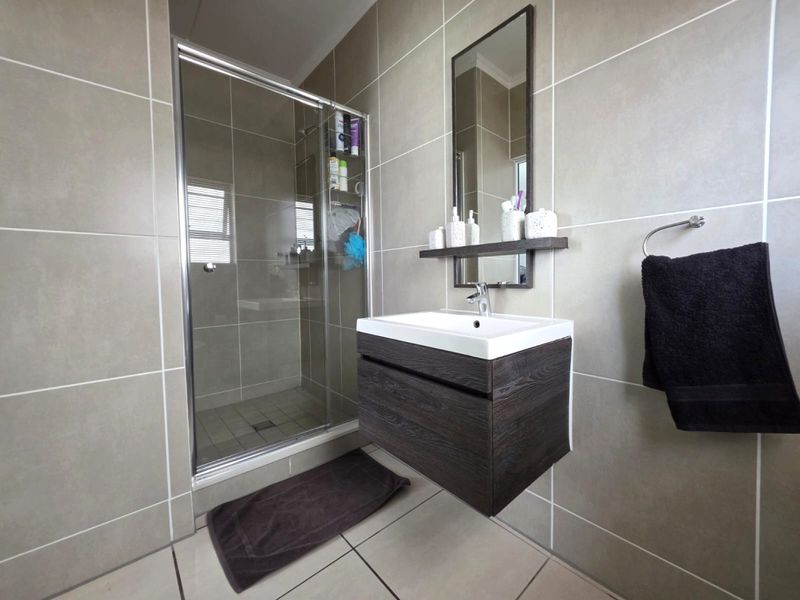 3 bed 2 bath 108  sqm Garden Apartment Call me Al but Call me ALAADDIN & SURAIYA - Photo 9