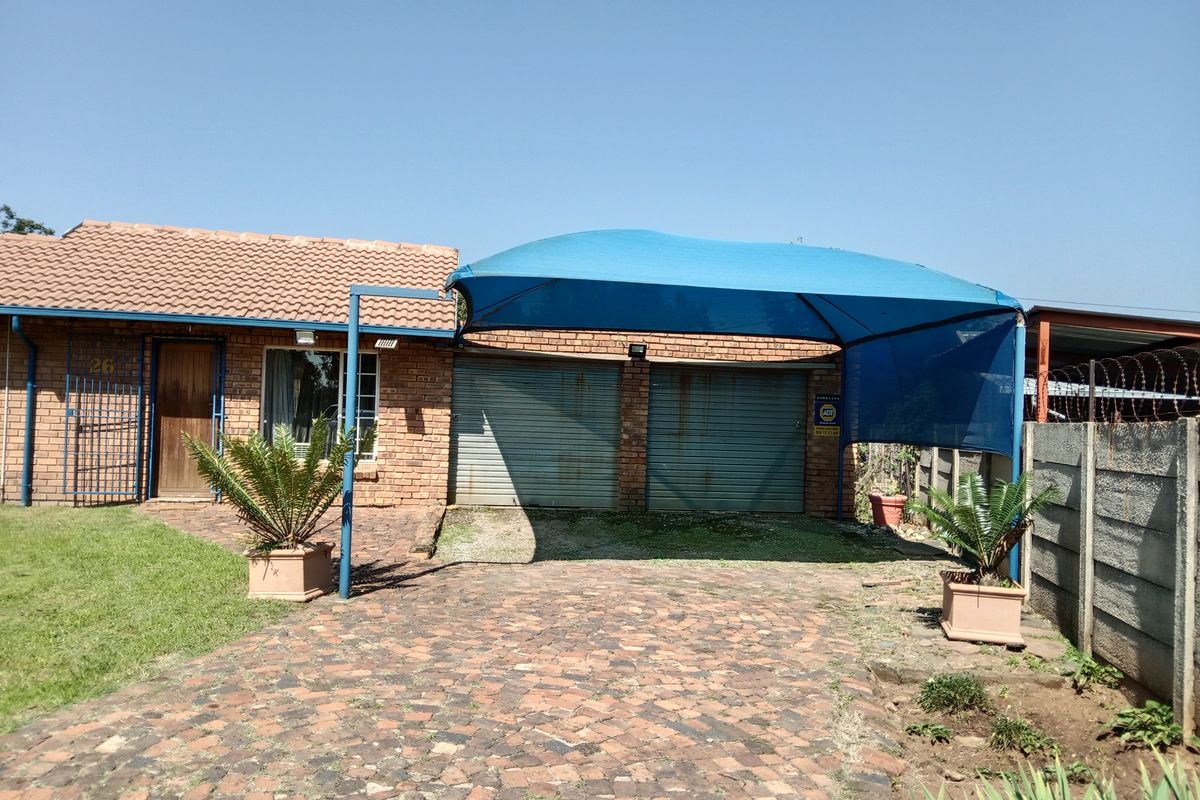 Large neat stand with family home and flat. Very convenient and exceptionally well priced. BARGAIN - Photo 3