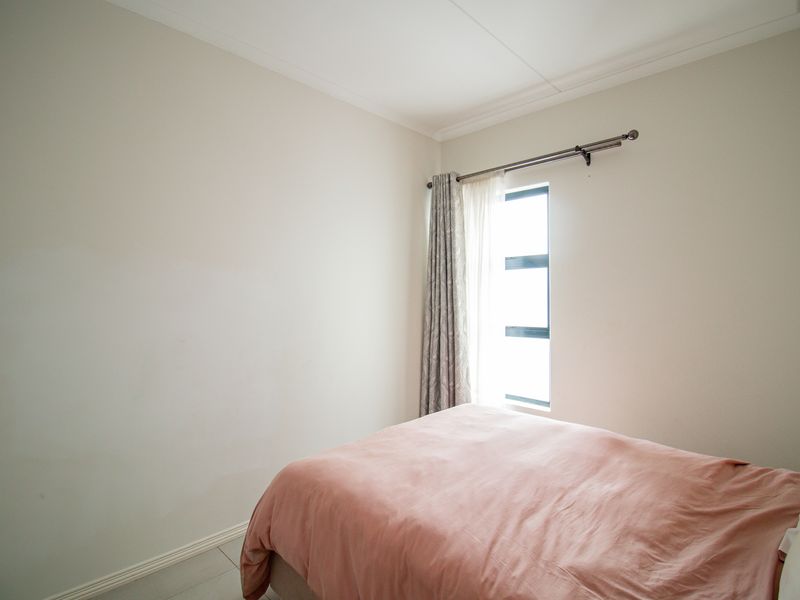 Stylish Living in a Prime Midrand Location! - Photo 9
