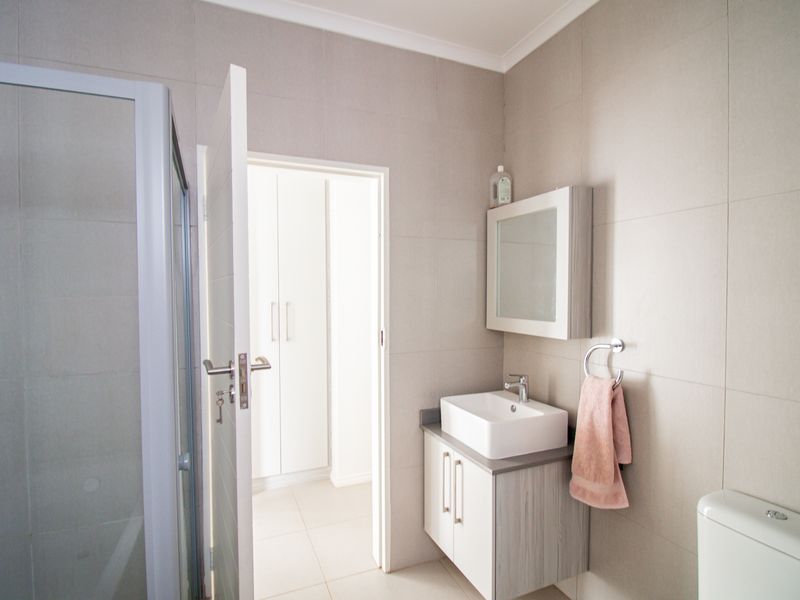 Stylish Living in a Prime Midrand Location! - Photo 6