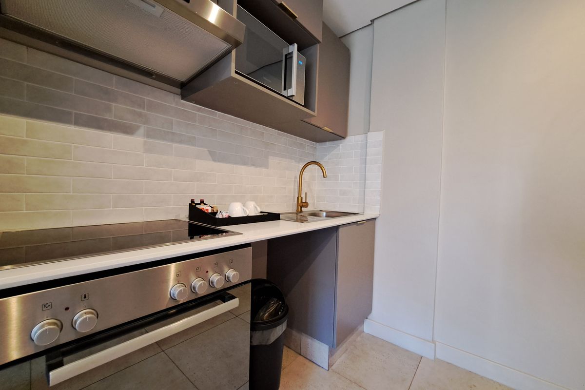 Charming apartment in Sandown, Sandton—ideal for modern living and vibrant city life! - Photo 5