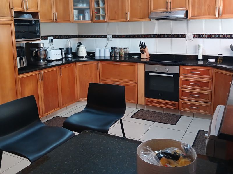 GROUND FLOOR MAISONETTE 3 BED 3 BATH MUSGRAVE - Photo 2