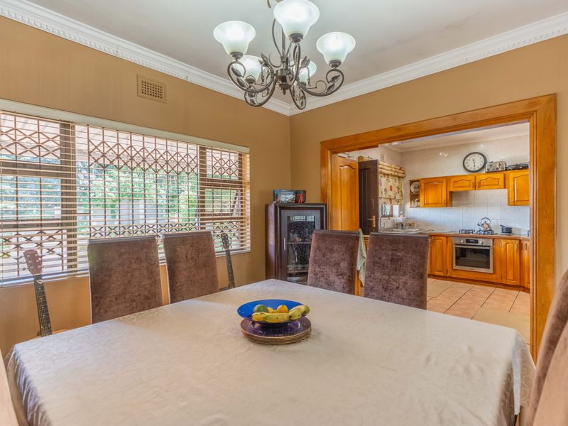 Beautiful family home,awesome setting and great location - Photo 8