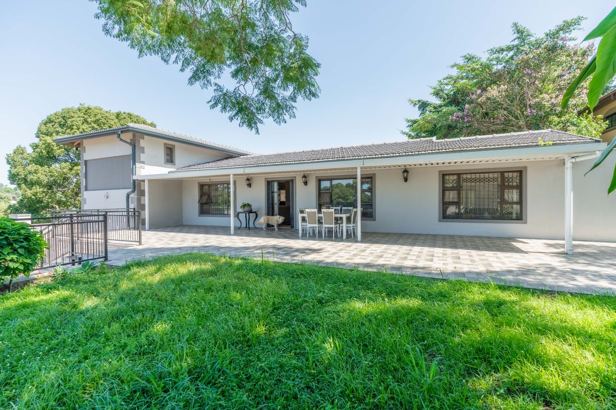 Beautiful family home,awesome setting and great location - Photo 2